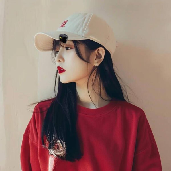 Green Lion GLM-Wireless Mic Lite, Compact & Portable Digital Display Up To 20m Transmission Range 2.4Ghz Digital Frequency 21 Hrs with Charging Case 21 Hrs with Charging Case Working 800mAh - Image 4