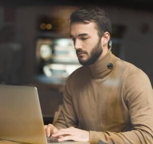 Green Lion GM-85X 3 In 1 Wireless Microphone, LED Display, 6H Working Time, USB-C/Lightning Head/Camera Receiver, Noise Reduction/Reverb/Silent Mode, 360 Surround Sound, Plug & Play- Black - Image 7